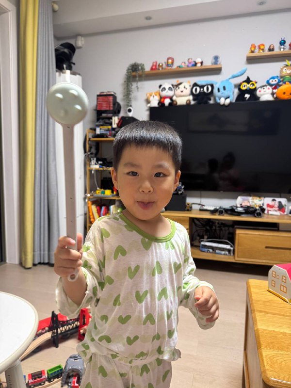 做鬼脸一定要妈妈拍照做鬼脸一定要妈妈拍照